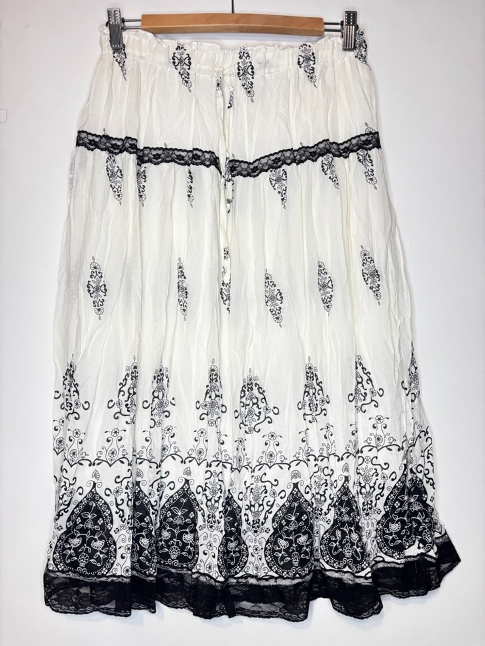 White & Black Paisley Floral Geometric Printed Boho Long Skirt -XL-